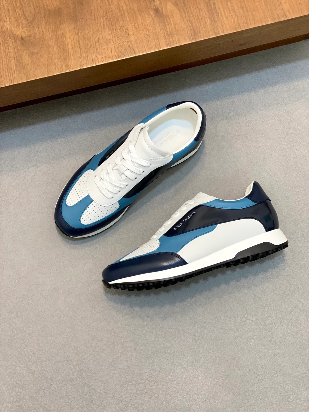 Men's Men's Shoes 💰900••Classic••Dolce&Gabbana••DG✔️High-end men's sports•casual shoes. Original goods from top counters. Original imported cowhide, multi-material splicing design ➕Imported cowhide lining, cowhide feet ➕Original TPR elastic outsole.  Size: 39-44 (38, 45 customized)